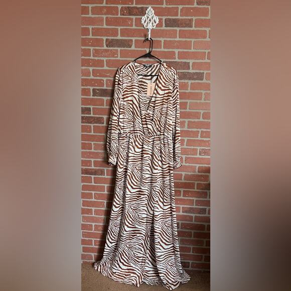 Missguided | NWT Zebra Long Sleeve V-Neck Maxi Dress - Picture 4 of 9